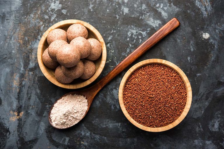 Ragi Flakes Dates Ladoo